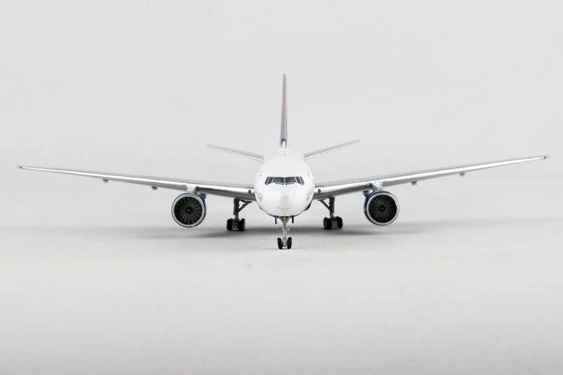 1:400 Boeing 777-200LR Delta Air Lines P41724
