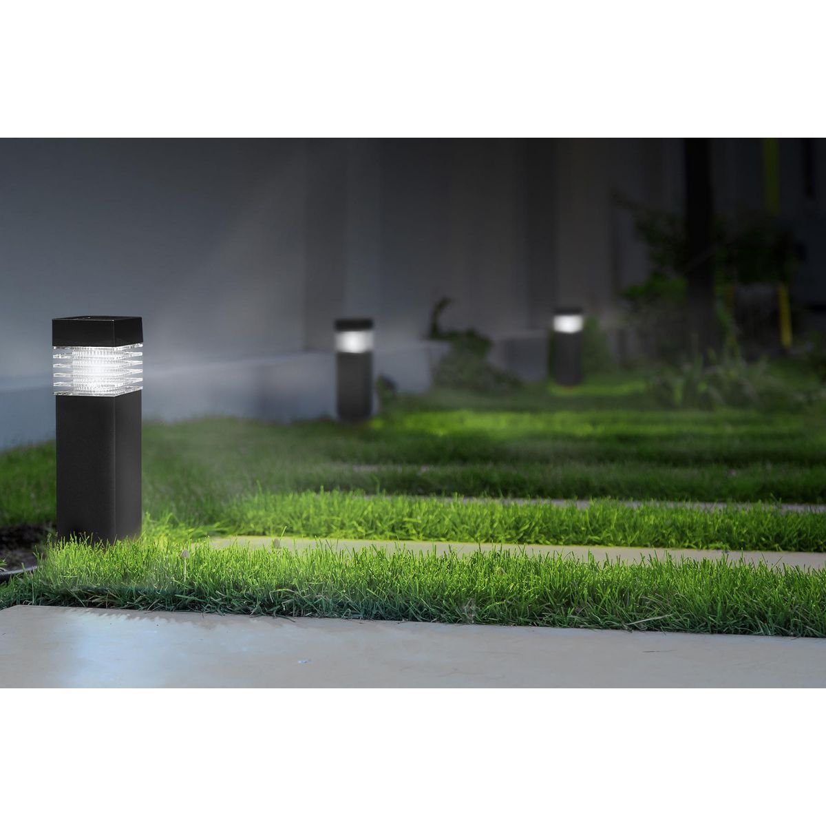 15.75 in. Solar LED Black Bollard Pathway Light, 1 Pack I3917