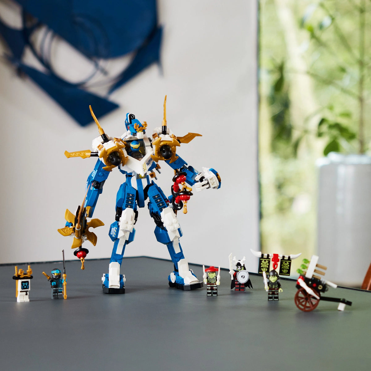 Buildable Action Figure with 5 Minifigures E942