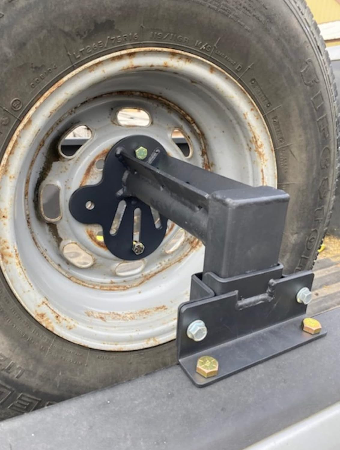 4x4 Bed Mounted Spare Tire Carrier S45686