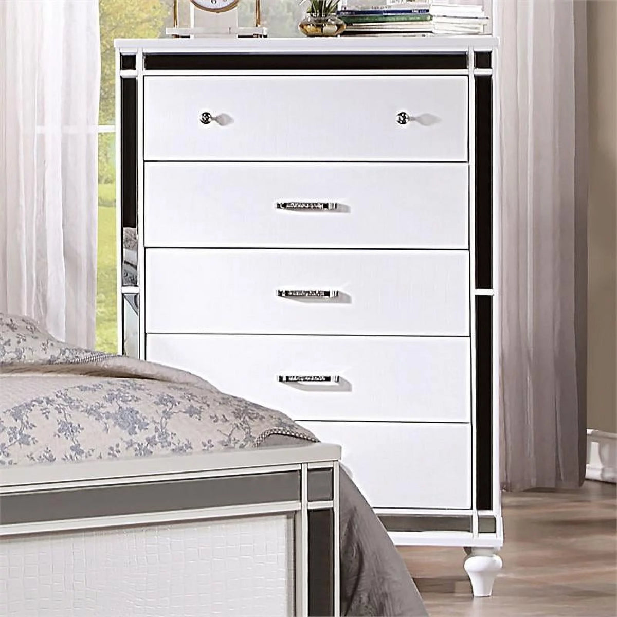 Contemporary Solid Wood 5-Drawer Chest in White Q8635