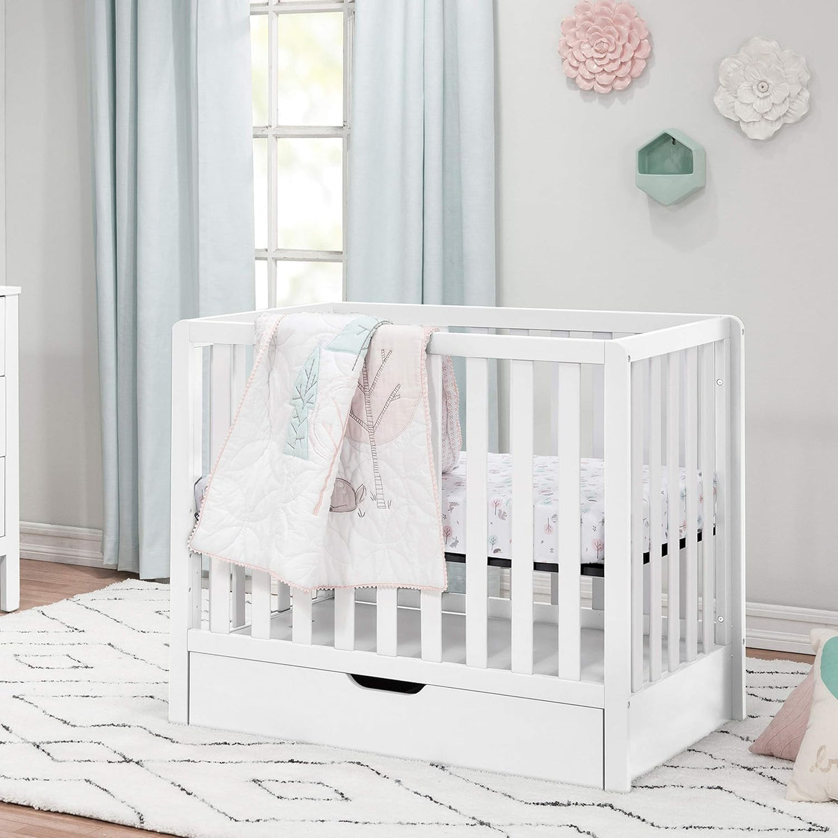 White 4-in-1 Convertible Mini Crib with Trundle Drawer D6562