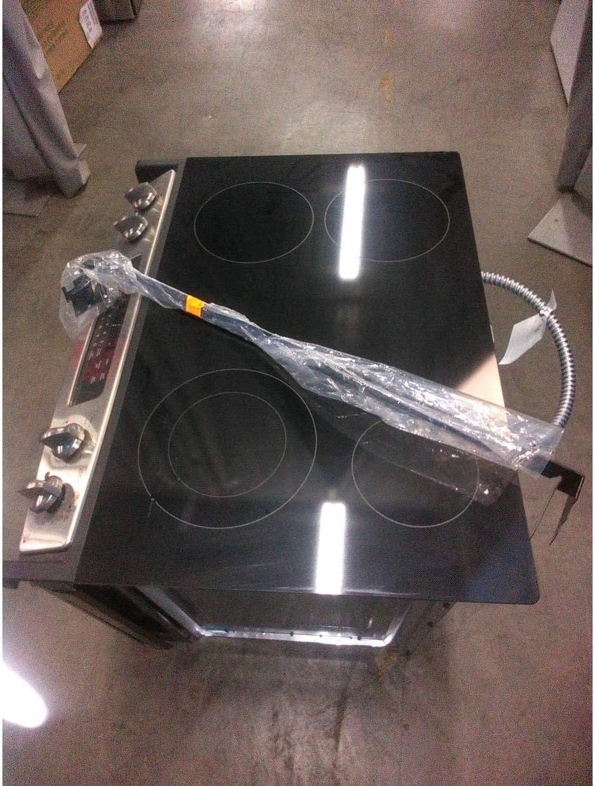 4.4 Cu.Ft. Stainless 4 Burner Electric Range G856